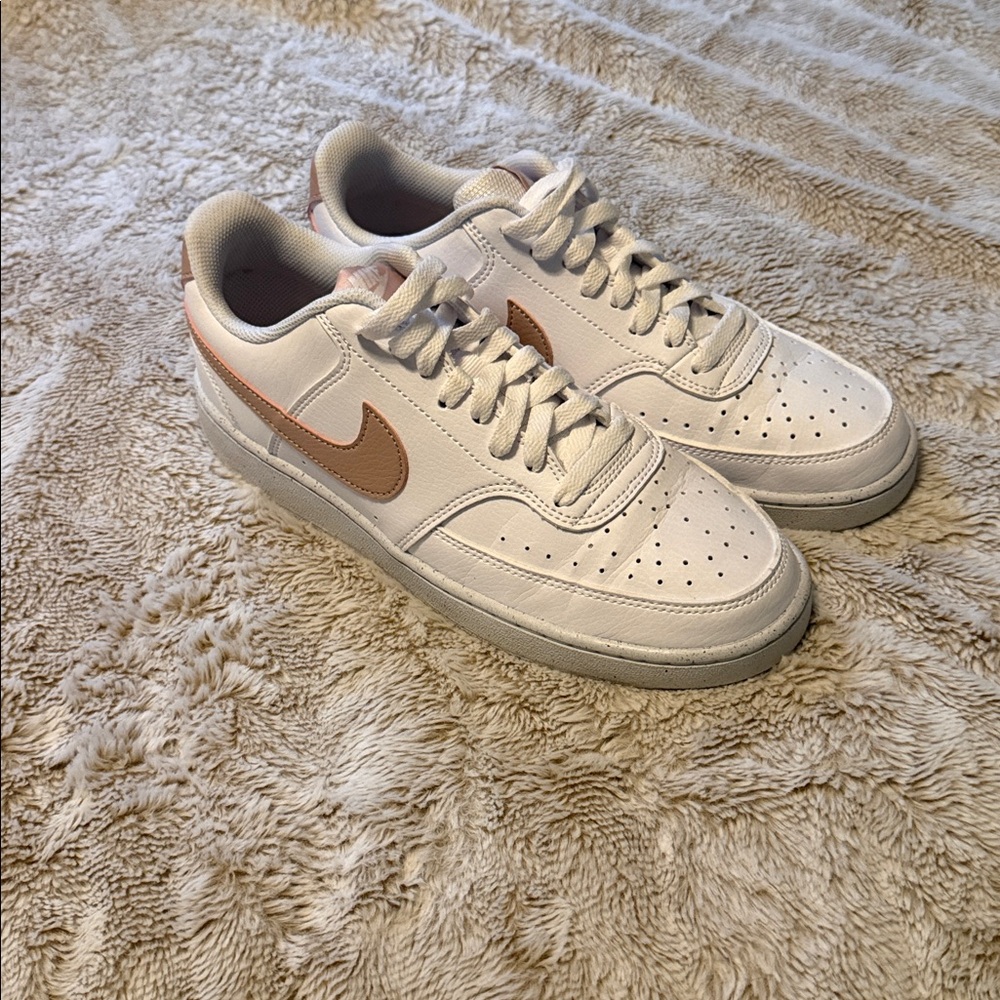 Nike Women's Sneakers in Cream and Brown